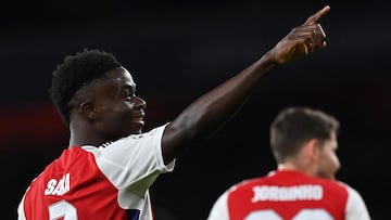 Bukayo Saka, jugador del Arsenal, celebra uno de los goles anotados ante el Monaco en Champions League.