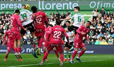 El Racing espabila a tiempo contra un Tenerife superior