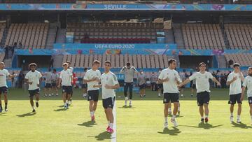 El buen ambiente fue el denominador com&uacute;n en el &uacute;ltimo entrenamiento de la Selecci&oacute;n en La Cartuja antes del partido de hoy.