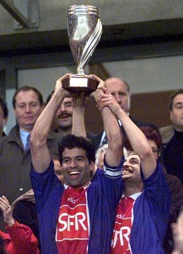 Hermano de Sócrates, Raí hizo carrera en e Sao Paulo (ganó la Intercontinental al Barcelona en 1992 marcando los dos goles del conjunto paulista) y en el París Saint-Germain (conquistó la Recopa de Europa). Espectacular jugador, dotado técnicamente, actuaba en el tramo final del equipo local. Como un actual mediapunta, fue uno de los mejores jugadores en el panorama mundial en la década de los 90. Su ausencia no es la única destacable en dicha posición: el inglés Paul Gascoigne, el colombiano Carlos Valderrama, los yugoslavos Safet Susic y Dragan Stojkovic, el argentino Juan Román Riquelme, el danés Michael Laudrup... son sólo algunos de los que merecían mejor trato.