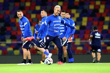 La Roja reconoció el terreno de juego del estadio Único Madre de Ciudades. Con capacidad para 30 mil personas, será el escenario del Argentina-Chile de este jueves.