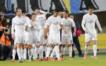 Celebración de los jugadores del Real Madrid por el gol de Ramos.