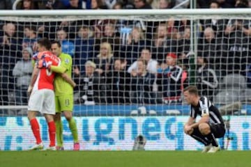 Arsenal mantuvo el tercer lugar en la tabla gracias a las atajas de Ospina y el doblete de Giroud.