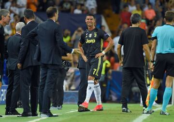 JCristiano sufrió su primera expulsión como jugador de la Juventus en el primer partido de la Champions. Recibió la tarjeta roja directa tras propiciar un tirón de pelo a Murillo.