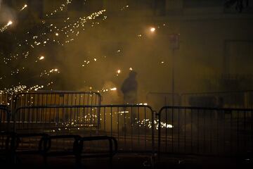 Tras la derrota del Paris Saint-Germain en la final de la Champions League 2020 algunos aficionados del conjunto parisino salieron a las calles de la capital francesa para provocar numerosos disturbios. Los alrededores del Parque de los Príncipes se convirtió en una batalla campal con entre las autoridades y los ultras del PSG. 
