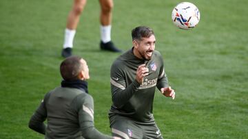 Herrera y Torreira, durante un entrenamiento del Atl&eacute;tico.