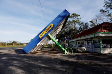 Más imágenes de los daños provocados por el huracán Helene en Perry, Florida, cerca del lugar donde tocoó tierra la noche del jueves.