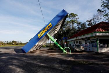 Más imágenes de los daños provocados por el huracán Helene en Perry, Florida, cerca del lugar donde tocoó tierra la noche del jueves.