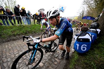 El ciclista belga Oliver Naesen durante un momento de la carrera.