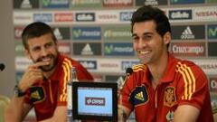 Piqu&eacute; y Arbeloa, en una rueda de prensa con la Selecci&oacute;n.