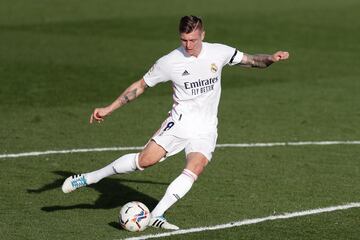 ??KROOS ANOTA EL SEGUNDO!! ?Recibi¨® un pase atr¨¢s de Lucas V¨¢zquez en la frontal del ¨¢rea y le peg¨® de primeras ajustando el bal¨®n al palo lejos del alcance de Jaume!