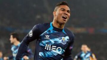 Casemiro celebra uno de los cuatros tantos que ha logrado esta temporada.