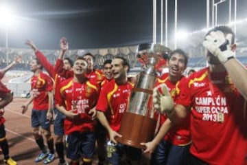 Los hispanos, dirigidos por José Luis Sierra, superaron tranquilamente a la U de Darío Franco por 2-0. Anotaron Gustavo Canales y Óscar Hernández.