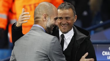 Pep Guardiola y Luis Enrique se saludan antes de un partido.