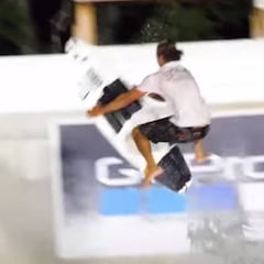 El surfing aéreo sigue evolucionando: primer Superman Air Fingerflip