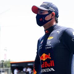 Checo Pérez se va enojado de la clasificación en Bakú