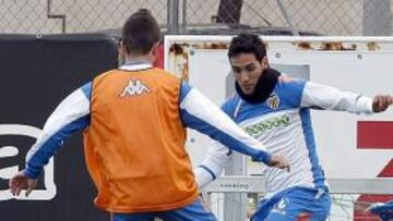 <b>TRABAJO COMO UNO M?S. </b>Como era de esperar, Emery no sancion¨® deportivamente a Vicente, quien entren¨® con el grupo.