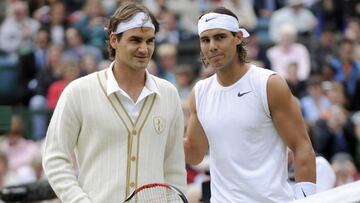 Roger Federer y Rafael Nadal posan para los fotógrafos antes de la final de Wimbledon 2008.