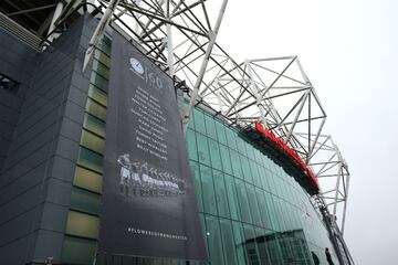 Se cumplen 60 años de la tragedia aérea que acabó con la vida de 23 personas, ocho de ellos futbolistas del equipo inglés al que llamaban 'Busby Babes'. El Manchester United realizó un bonito memorial en el partido de la Premier frente a Huddersfield Town