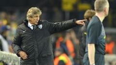 Pellegrini, en la banda durante el partido.