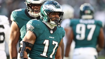 PHILADELPHIA, PENNSYLVANIA - DECEMBER 14: Nakobe Dean #17 of the Philadelphia Eagles celebrates after a play against the Las Vegas Raiders during the fourth quarter at Lincoln Financial Field on December 14, 2025 in Philadelphia, Pennsylvania. Emilee Chinn/Getty Images/AFP (Photo by Emilee Chinn / GETTY IMAGES NORTH AMERICA / Getty Images via AFP)