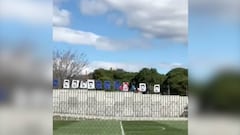 La afición del Atleti muestra su apoyo a Simeone en Majadahonda