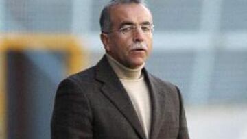 <b>DECIMOTERCER ENTRENADOR DESTITUIDO.</b> Antonio Tapia, destituido como entrenador del Granada 74, se convirtió en el decimotercer entrenador de Segunda división que pierde su puesto a causa de los malos resultados.