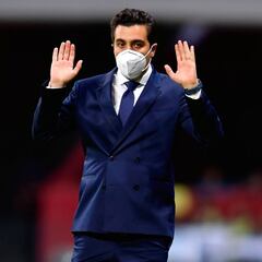 La crisis silenciosa que vive Chivas con Leaño