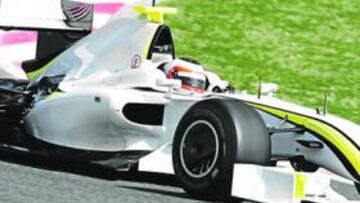 <b>AERODINÁMICA DUDOSA. </b>Los rivales del equipo Brawn ya han protestado a la FIA de manera discreta por el difusor trasero del BR01 con el que Barrichello voló ayer.