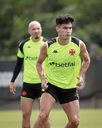 Pablo Galdames tuvo su último entrenamiento en Vasco da Gama. El volante ya es agente libre y desde Chile ha recibido llamados tanto de la U como de Colo Colo.