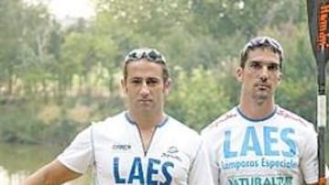 <b>LA VIDA SIGUE. </b>Julio Martínez y Emilio Merchán, los denunciantes, ayer en Valladolid tras entrenarse.