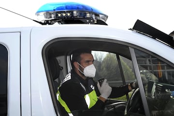 El campeón olímpico comenzó a patrullar hoy, tras su reincorporación al cuerpo de la Policía en Gijón, en las labores policiales de vigilancia del confinamiento decretado en España para combatir la expansión del coronavirus.