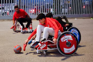 Una fan zone donde se desarrollaron actividades de deporte adaptado, como fútbol en silla de ruedas