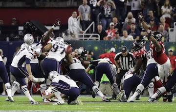 Stephen Gostkowski anotó un FG que puso el 12 - 28 en el marcador.