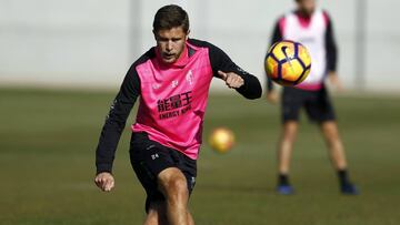 Kravets en un entrenamiento del Granada.
