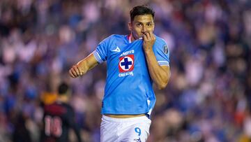 Angel Sepulveda celebrates his goal 3-0 of Cruz Azul during the Quarter final second leg match between Cruz Azul and Tijuana as part of the Liga BBVA MX, Torneo Apertura 2024 at Ciudad de los Deportes Stadium on November 30, 2024 in Mexico City, Mexico.