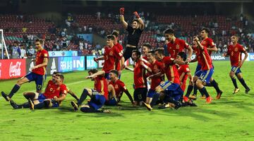 Los jugadores de la selección española celebran el pase a la final. 