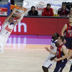 Doncic deslumbra y el Madrid se mete en la pelea por el liderato