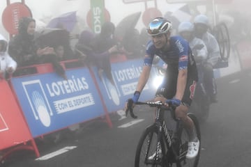 La lluviosa llegada al Pico Jano en imágenes