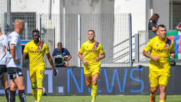 La Spezia (Italy), 04/09/2022.- Bologna's Marko Arnautovic (C) celebrates with teammates after scoring the 1-0 goal during the Italian Serie A soccer match Spezia Calcio vs Bologna FC at the Alberto Picco stadium in La Spezia, Italy, 04 September 2022 (Italia) EFE/EPA/FABIO FAGIOLINI
