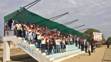 La inaudita tribuna de Sullana es el reflejo del fútbol peruano