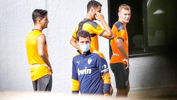 Jason, Esquerdo, Lato y Javi Gracia durante el entrenamiento previo al partido Valencia-Huesca.