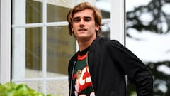 Griezmann ya posa de azulgrana: "El objetivo es ganarlo todo"