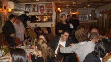 <b>EN CASA JUAN. </b>Se juntaron 30 periodistas para hablar de lo que pasará hoy en el Clásico.