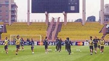 <b>ESPERA EL LUIS II</B>. El Madrid ensayó ayer en el estadio.