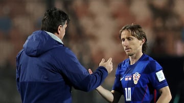 Soccer Football - International Friendly - Tunisia v Croatia - Cairo International Stadium, Cairo, Egypt - March 23, 2024 Croatia's Luka Modric shakes hands with coach Zlatko Dalic after being substituted off REUTERS/Amr Abdallah Dalsh