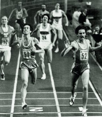 El europeo de atletismo de Milán, en pista cubierta dejó un éxito sin precedentes en la historia del atletismo español a nivel europeo. En la ciudad italiana, los 1.500 vivieron una gran pelea entre José Luis González y José Manuel Abascal, oro y plata. En la imagen González aventaja a  Abascal en tan solo 21 milésimas en la meta de Milán. 