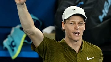 Jannik Sinner celebra su victoria contra Ben Shelton en el Open de Australia.