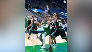 Junto a la definición de lío debería salir esto de Luka: miren dónde va Valanciunas...