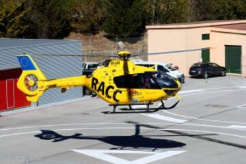 El piloto español de McLaren, Fernando Alonso, evacuado en helicóptero tras un accidente durante la cuarta tanda de entrenamientos de pretemporada del Mundial de Fórmula Uno, que se realiza en el Circuito de Cataluña.